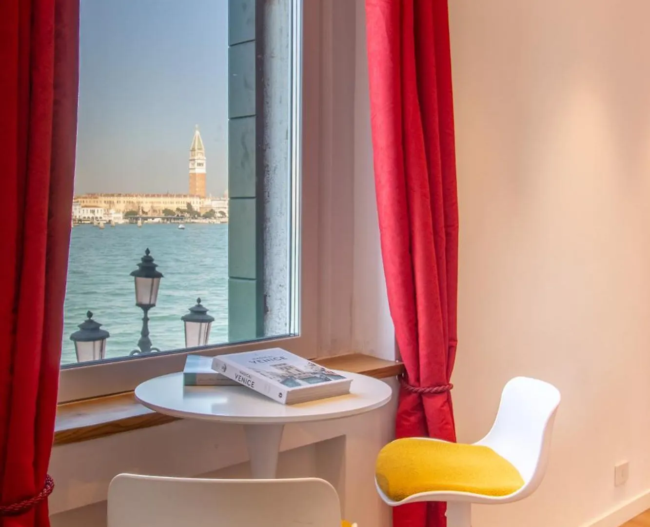 3 Windows On St Mark - Waterfront Apartment