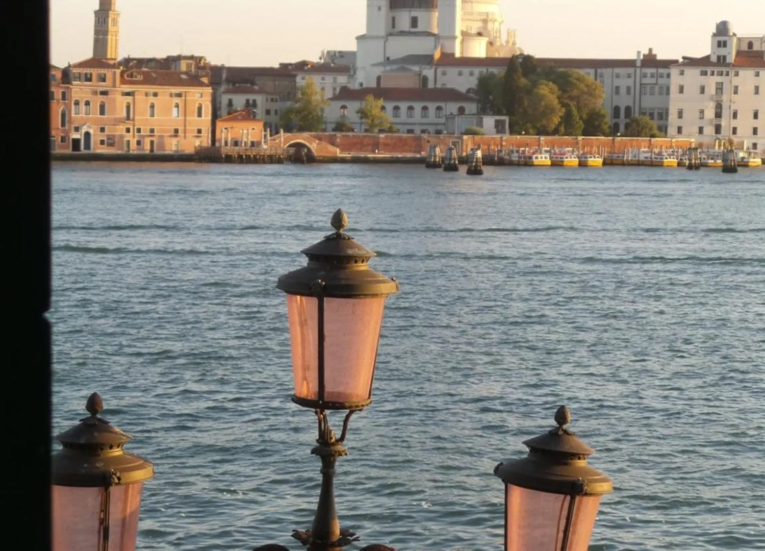 3 Windows On St Mark - Waterfront Apartment