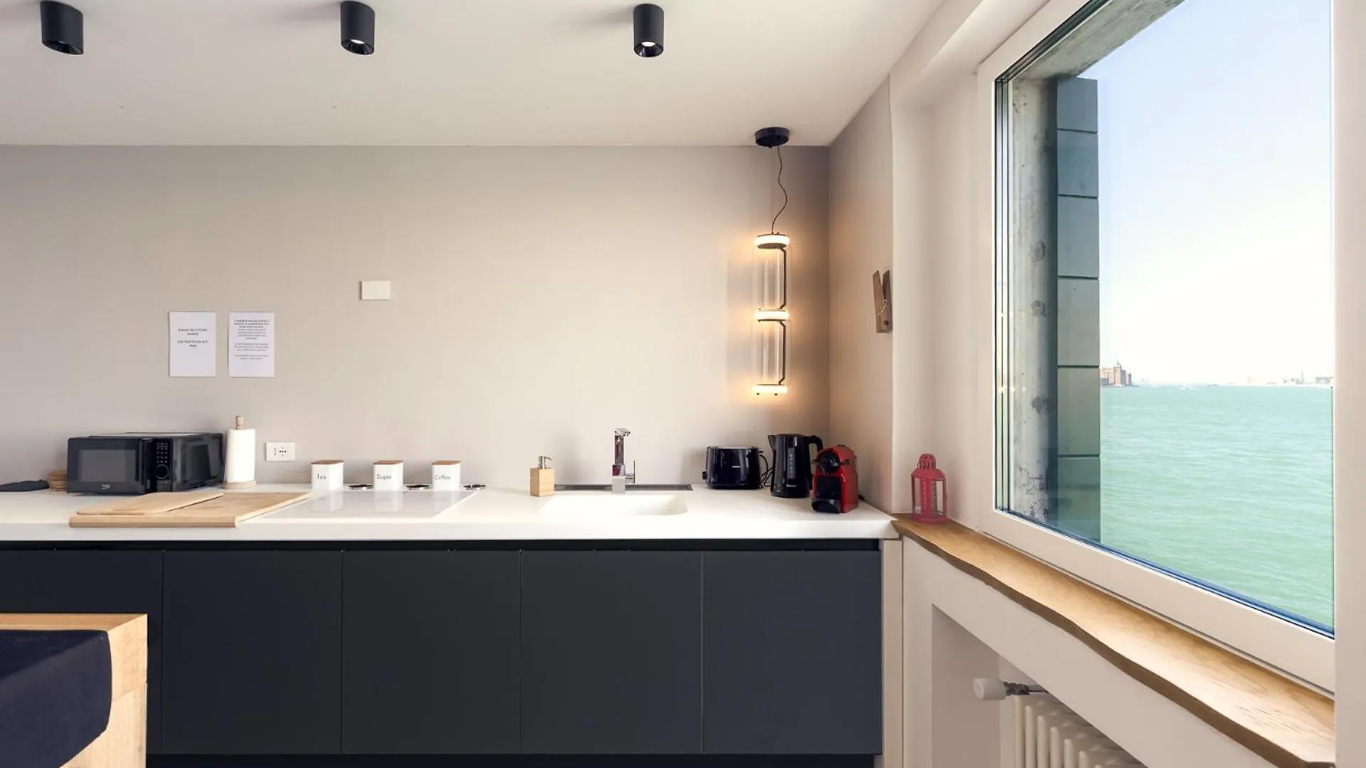 3 Windows On St Mark - Waterfront Apartment 0*, Venice Italy