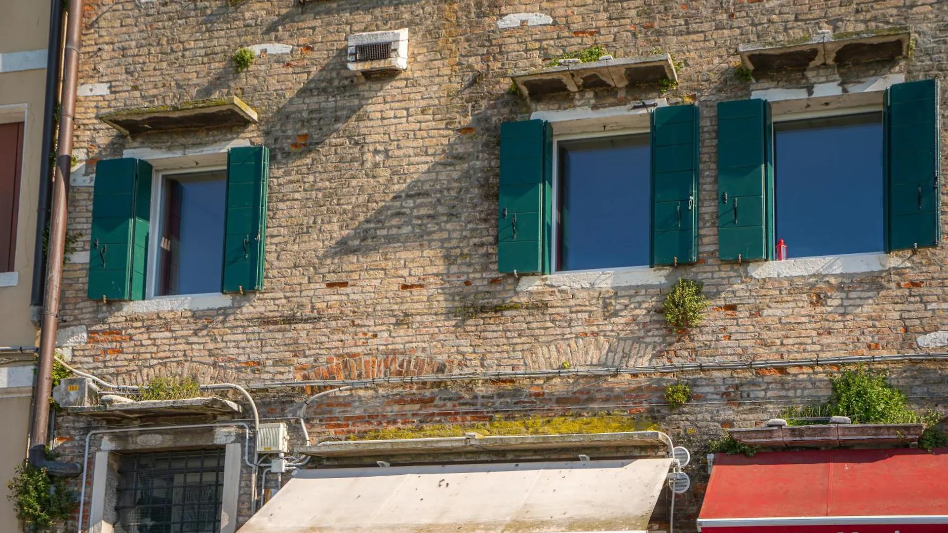 3 Windows On St Mark - Waterfront Apartment  Venice
