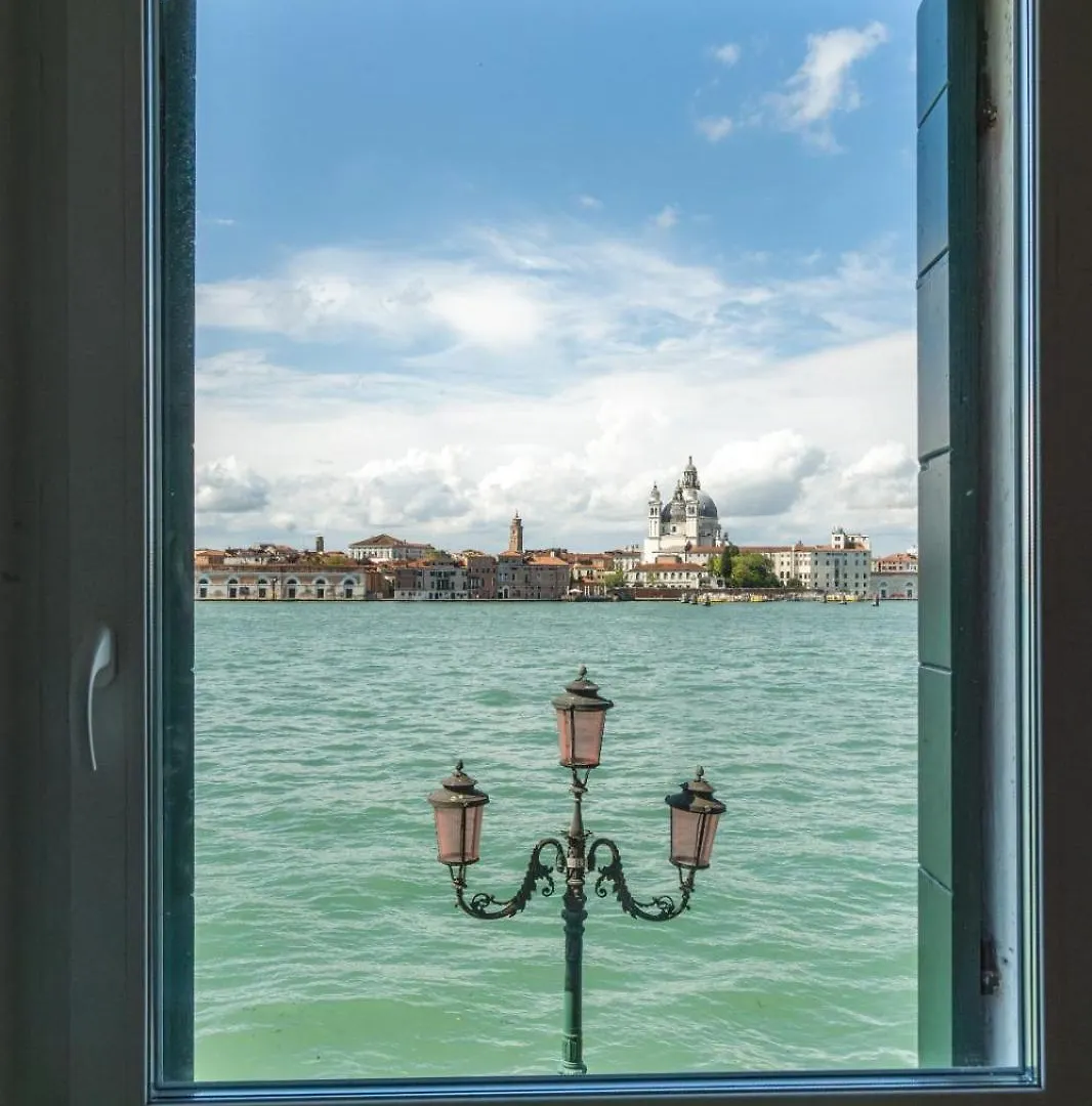 3 Windows On St Mark - Waterfront Apartment 0*, Venice Italy
