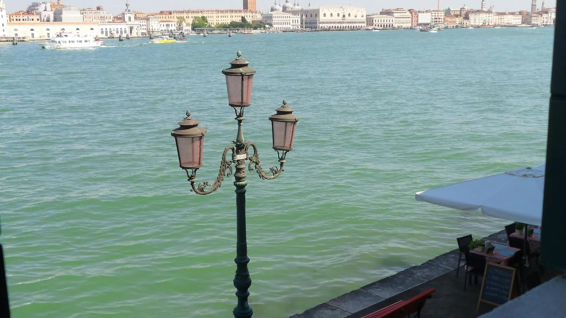 3 Windows On St Mark - Waterfront Apartment ヴェネツィア 0*,  イタリア