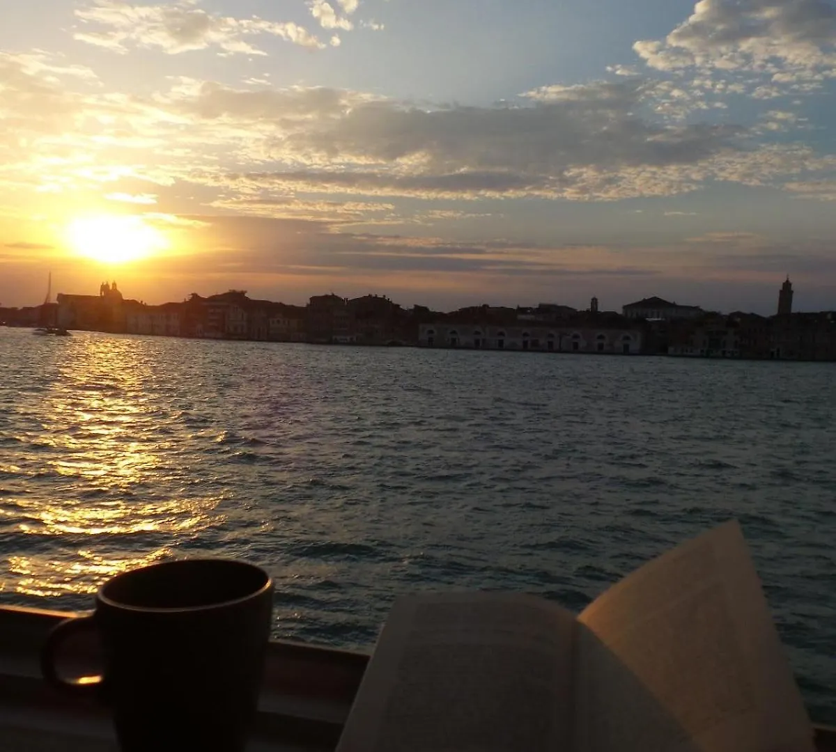 3 Windows On St Mark - Waterfront Apartment Venice Italy